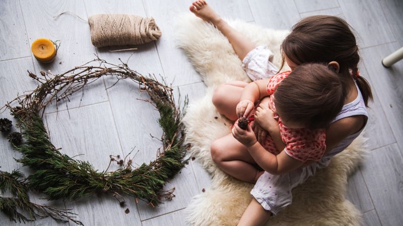 enfant couronne eucalyptus