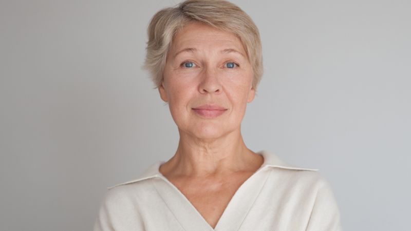 femme-calme-mature-senior