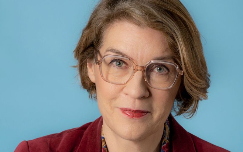 L'édito de France Lebreton: Dans la Seine, la mer ou à la piscine: la baignade nous inspire…