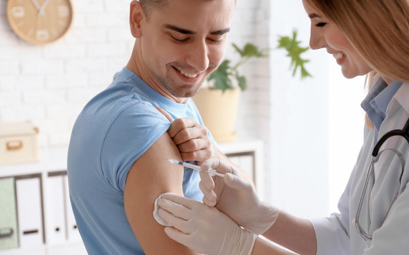 Si vous voyagez à l'étranger, pensez bien à vos vaccins: voici ce qu'il faut savoir absolument
