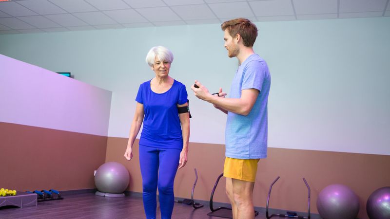Illustration d'une femme chez un kiné
