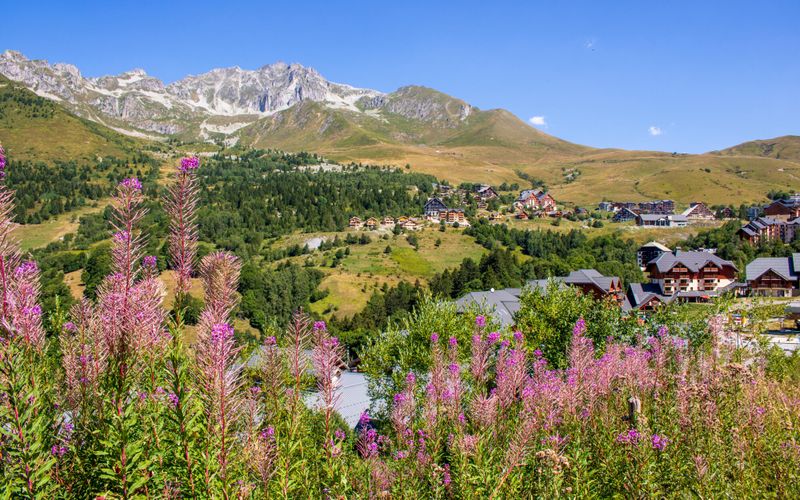 Vacances à la montagne: 3 petits villages en dehors des sentiers battus à découvrir cet été