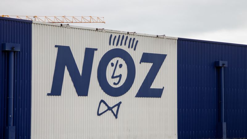 Noz