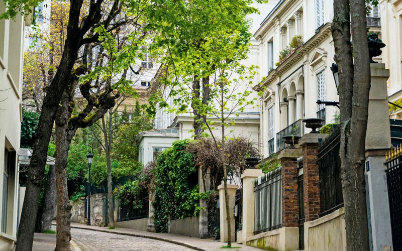 Balade à Paris avec Jean-Jacques Debout dans le Pigalle de son enfance