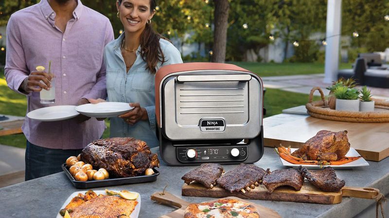 Profitez du beau temps pour manger dans votre jardin avec ces appareils Ninja