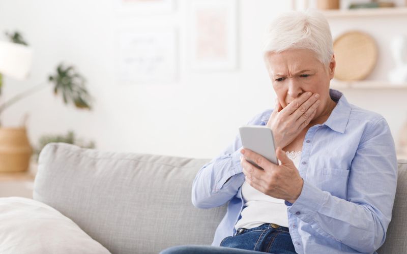 Arnaque téléphonique: attention, les escrocs peuvent afficher le vrai numéro de votre banque pour vous tromper