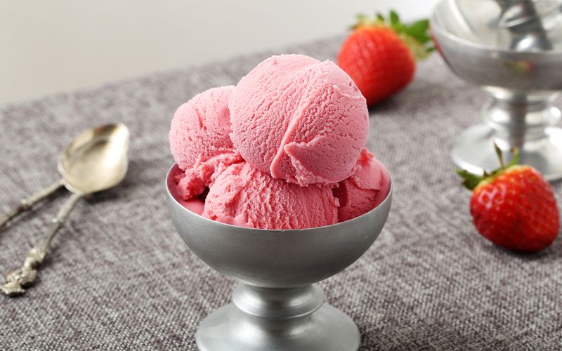 Glace à la fraise et basilic