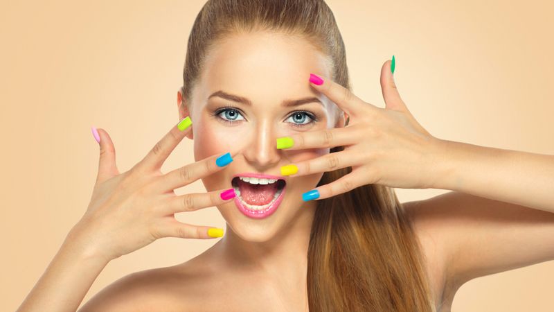vernis-ongles-multicolores
