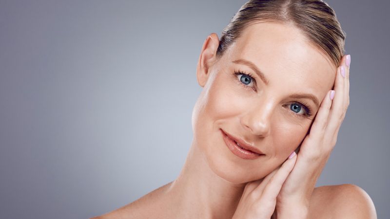 visage-femme-soins-middle-age